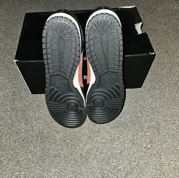 Sneakers - Picture 2 of 4